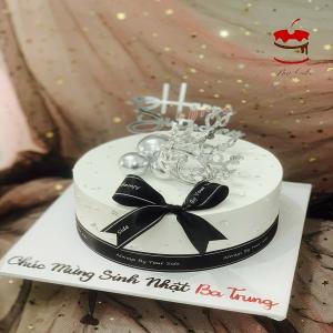Bánh Kem Vương Miện Trang Trí Nơ Đen - MC39