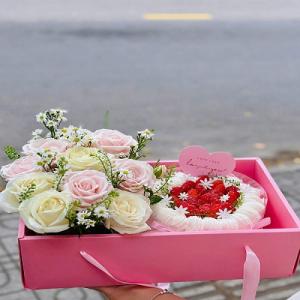 Set Giỏ Quà Tặng Bánh Kem Và Hoa